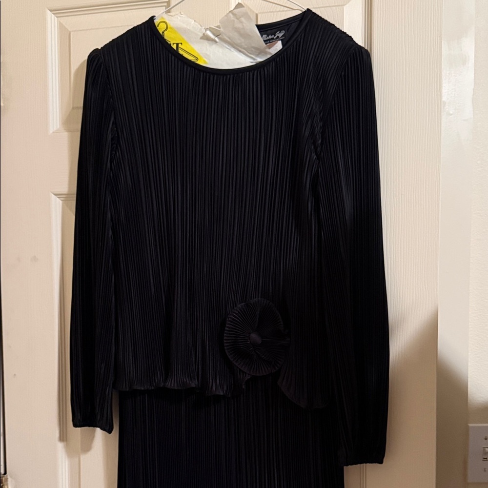 Elegant Black Pleated Dress
